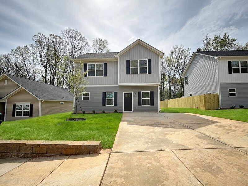 Primary Photo - 2645 Hemphill St