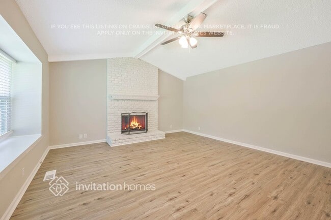 Foto del edificio - 5121 Lana Renee Ct