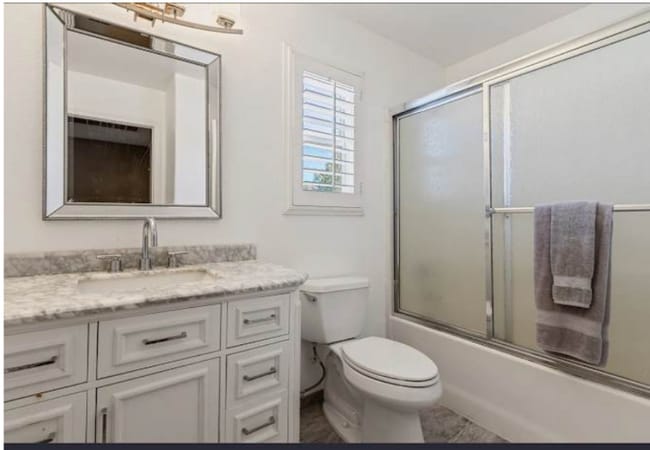 Foto del edificio - 21553 Oak Dr