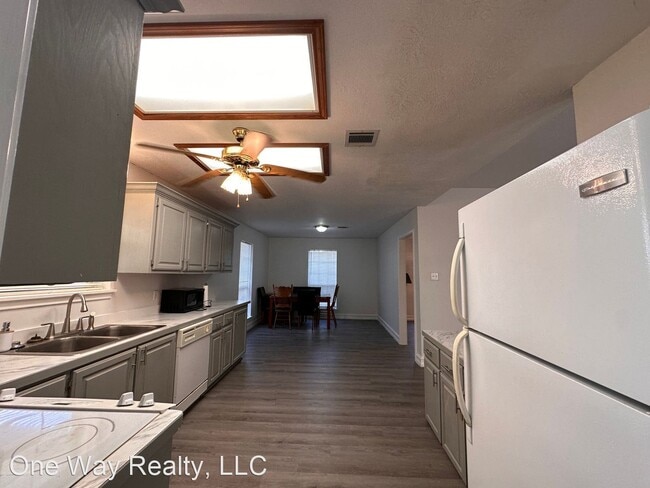 Building Photo - 3 br, 2 bath House - 5730 Hemlock st
