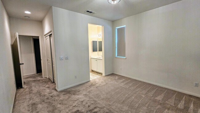 Building Photo - 3060 VIA SEGOVIA CORONA 92881 (5 BED / 4 B...