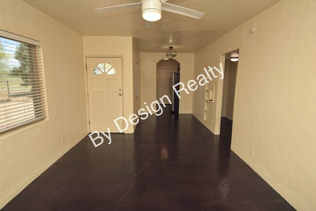 Building Photo - Midtown 2 Bed 1 Bath Home on Huge Lot