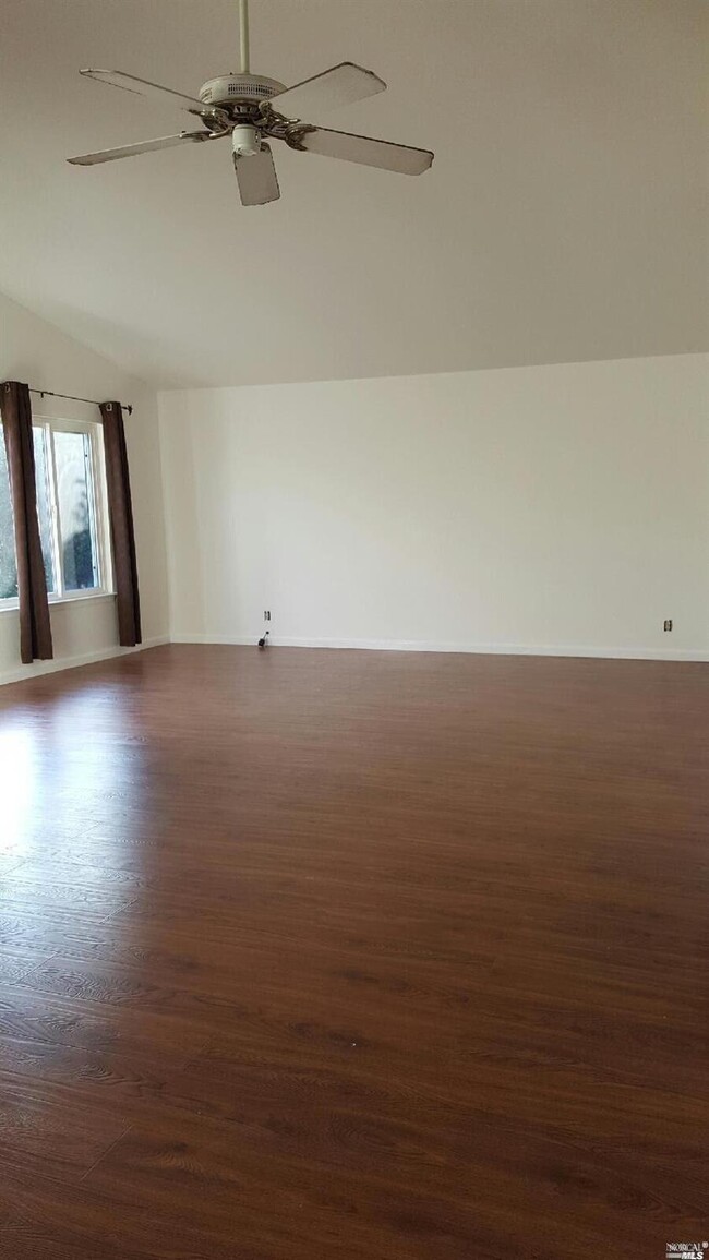 Foto del edificio - 936 Emily Ave
