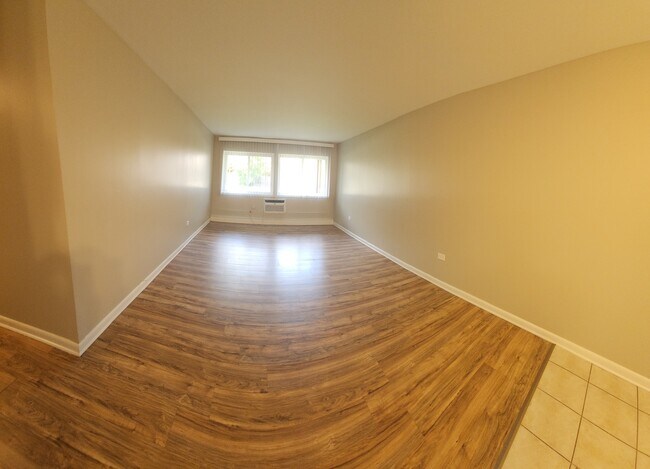 Building Photo - 655 Deepwoods Dr