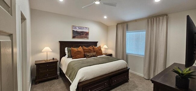 Building Photo - 731 W 6th S St