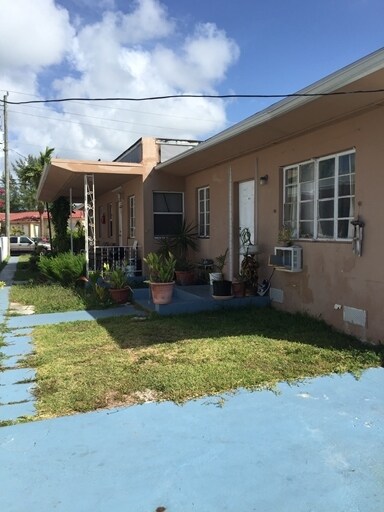 Building Photo - 7935 Crespi Blvd