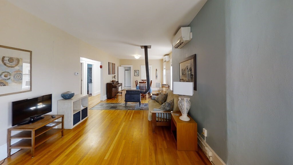 Primary Photo - 307 Tappan St