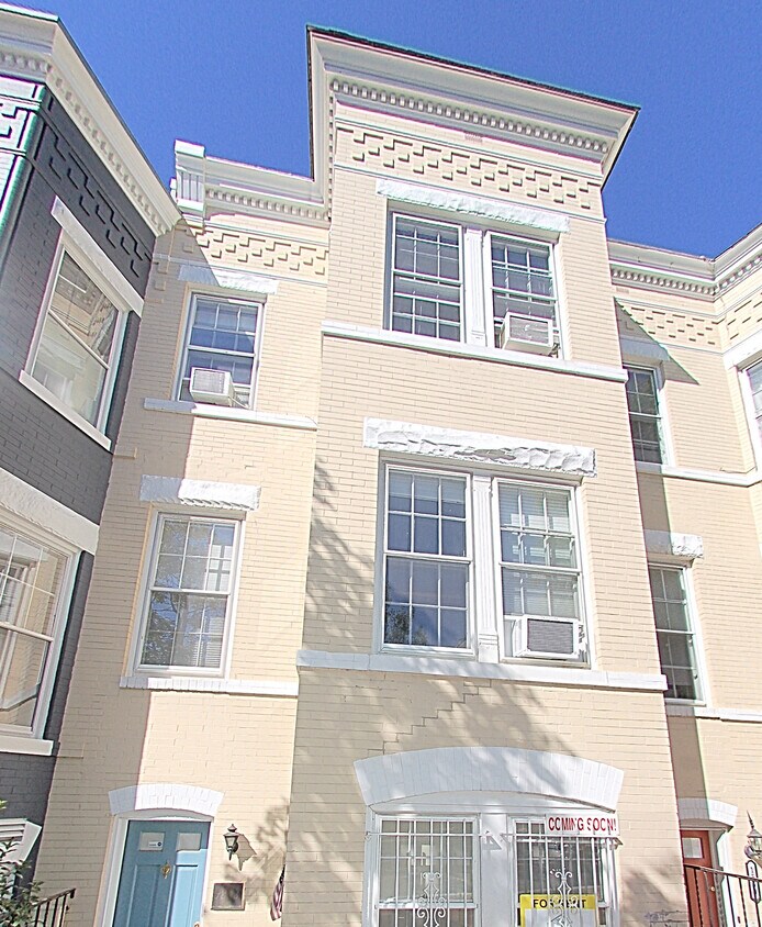 Foto principal - 1528 34th St NW