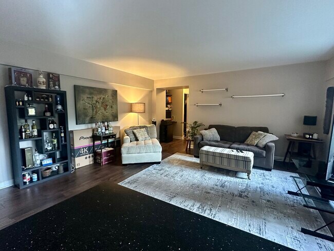 Foto del edificio - 4960 N Marine Dr