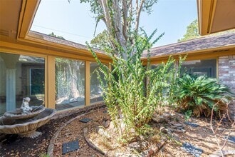 Building Photo - 102 Butlers Ct