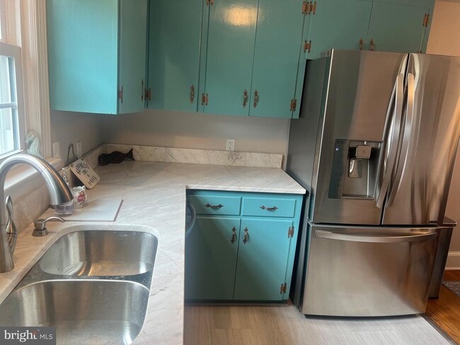 Building Photo - 6014 Riverview Dr