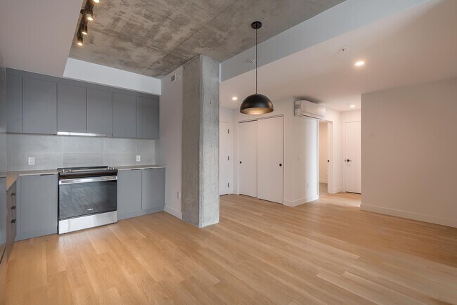 Building Photo - C911