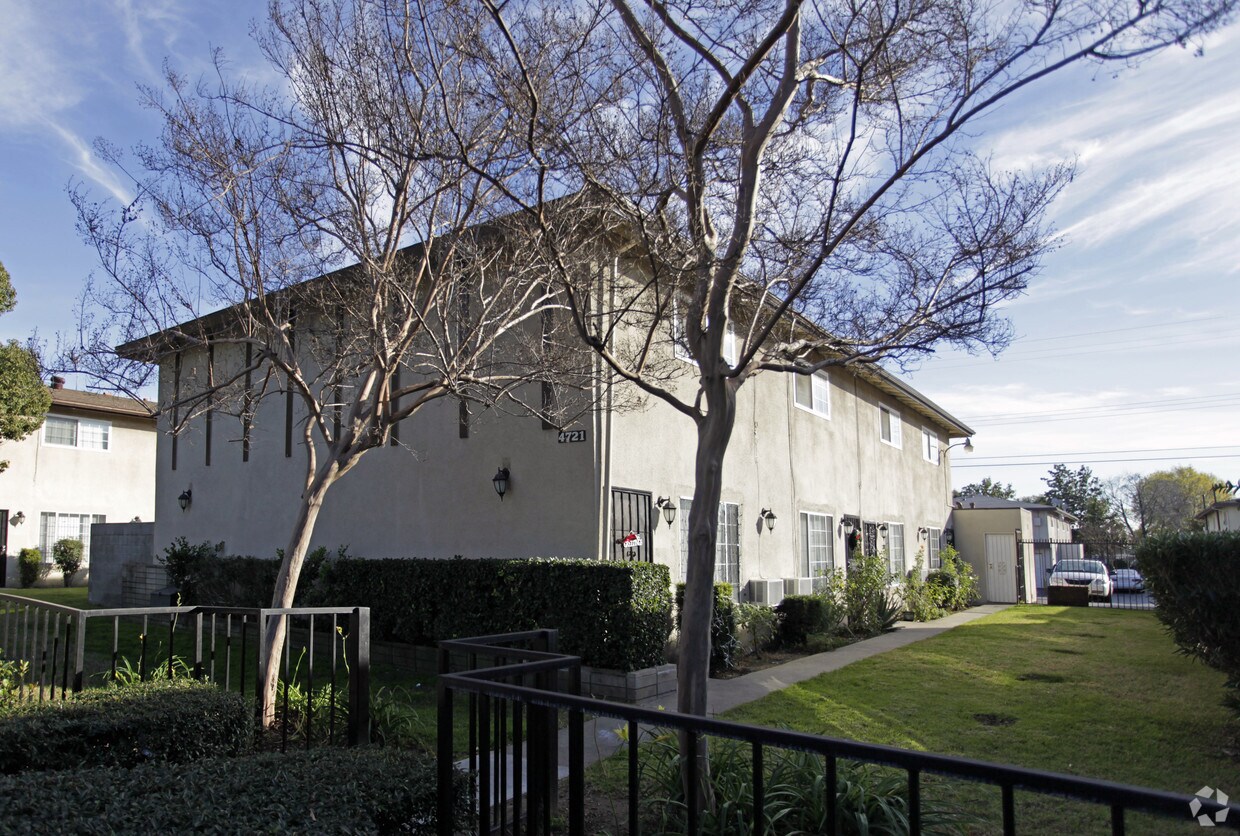 Primary Photo - 4721 Canoga St