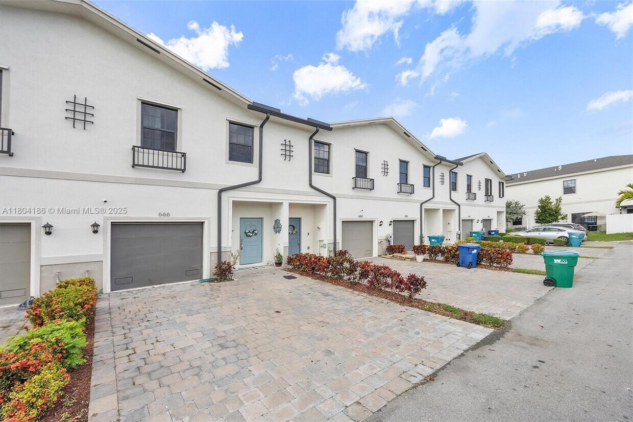 Foto principal - 666 SW 12th St