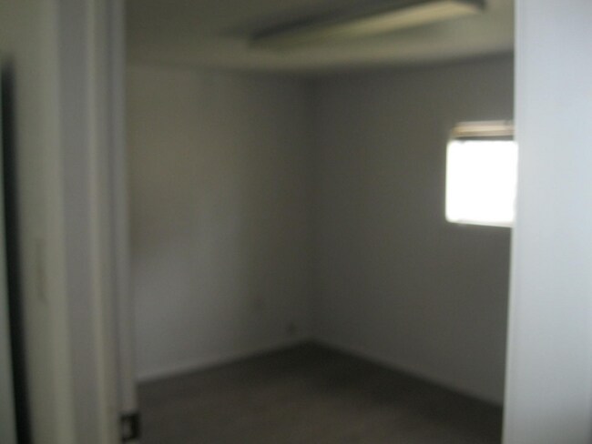 Building Photo - 400 6th St S
