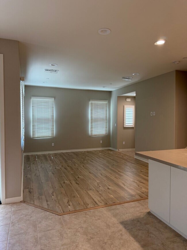 Building Photo - 122 Excursion
