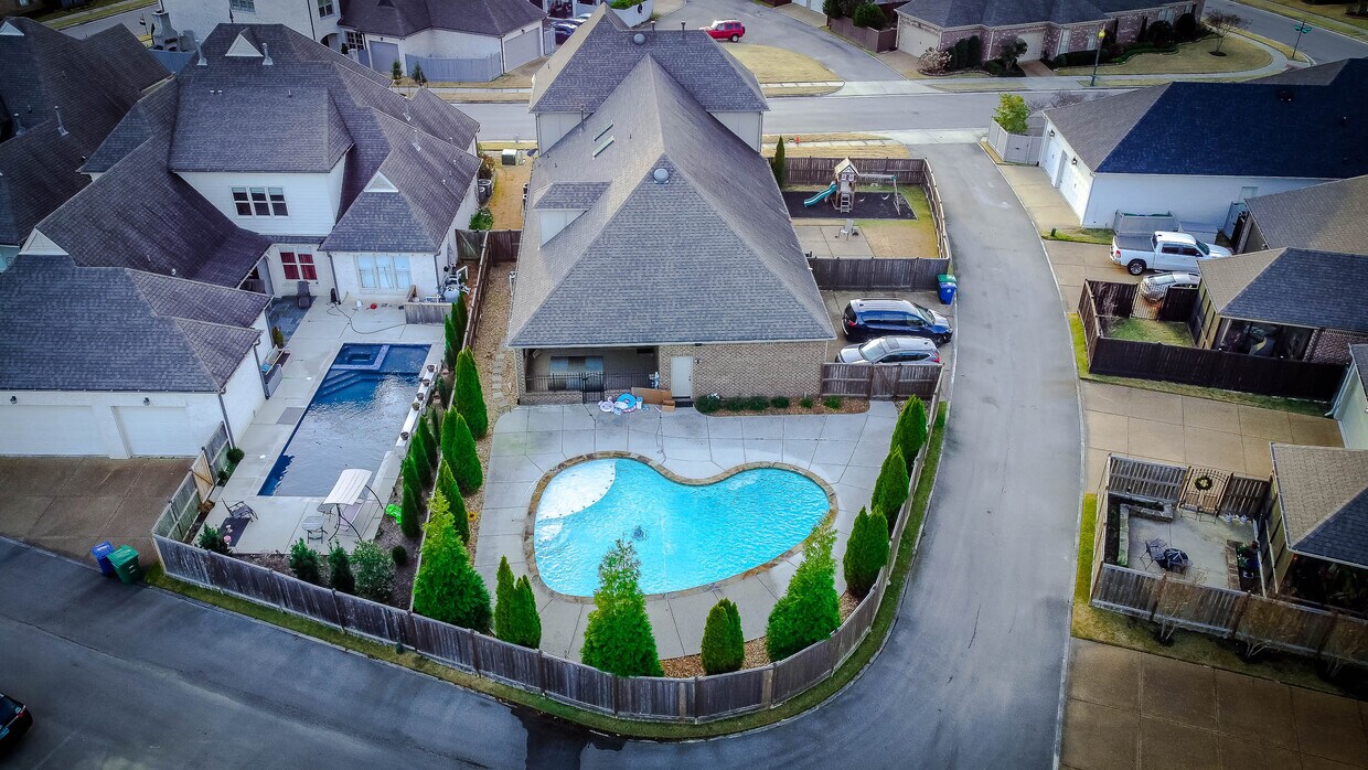 Building Photo - 1820 Enclave Hollow Ln E