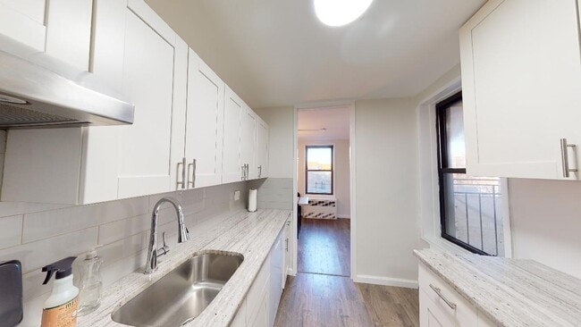 Building Photo - 35-20 Leverich St
