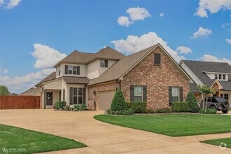 Building Photo - 13 Turtle Creek Dr