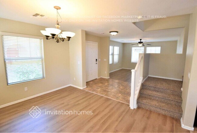 Building Photo - 2611 E Bart St