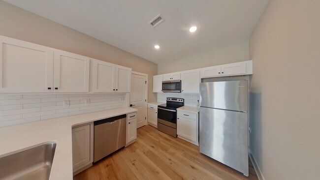 Foto del edificio - 4-bedroom Wichita Townhome