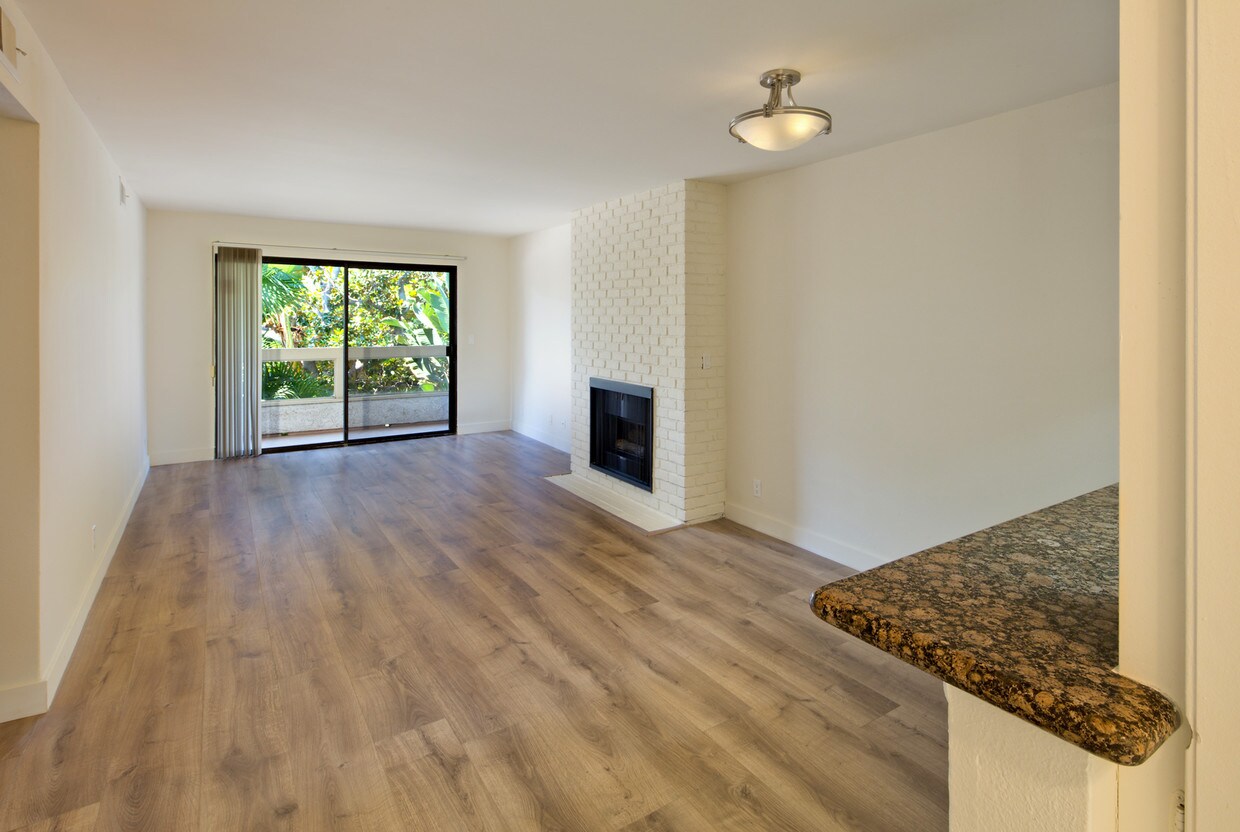 972 Hilgard Ave Unit 302 Los Angeles Ca 90024 Apartment For Rent Primary Photo 972 Hilgard Ave