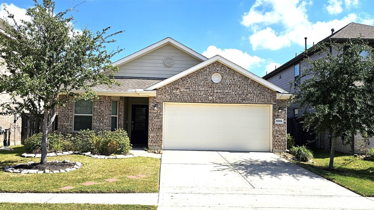 Foto principal - 8918 Beacon Mill Dr