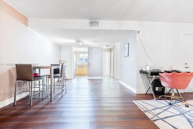 Foto del edificio - 8105 Lagos De Campo Blvd