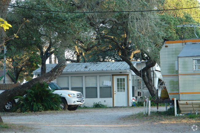 Building Photo - Shamrock Trailer Park