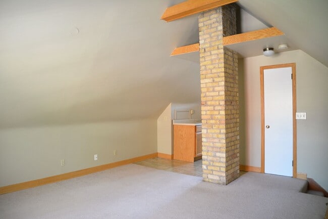 Building Photo - 3740 Bryant Ave S