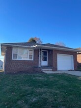 Building Photo - 1910 Thornapple Ave