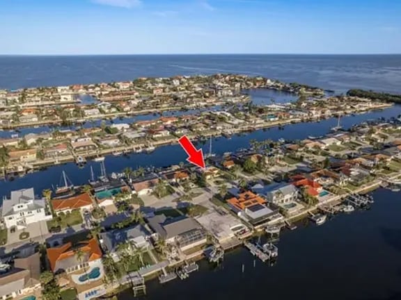 Foto del edificio - 5401 Leeward Ln