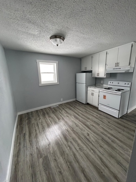 Building Photo - 410 W Lyon Ave