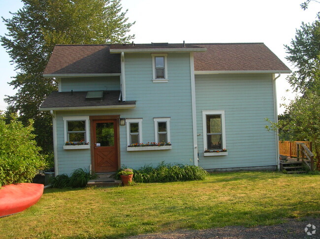 Building Photo - 667 Pierce Ct NW