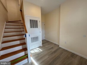 Building Photo - 109 E Park Ave
