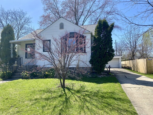 Building Photo - 1320 Highridge Pkwy