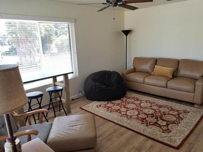 Foto del edificio - 5661 Lake Park Way