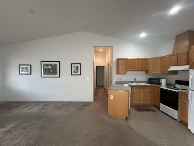 Foto del edificio - 15 Fairway Dr