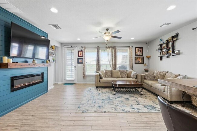 Building Photo - 2429 Caddo Canoe Dr