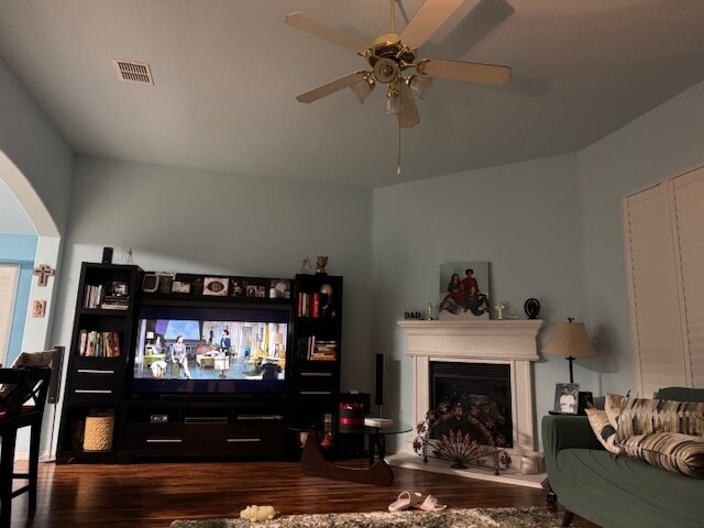 Foto del edificio - 10714 J A Forster Dr