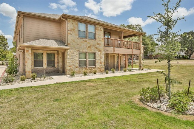 Building Photo - 211 Shady Grove Dr
