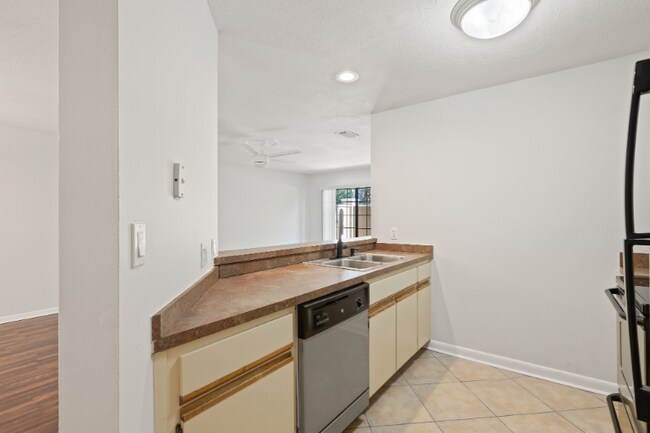 Foto del edificio - 210 S Habana Ave