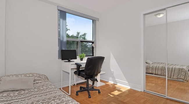 Building Photo - 214 St George St