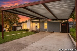 Building Photo - 418 Nassau Dr