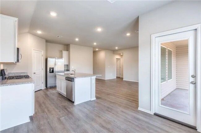 Building Photo - BRAND NEW HOME - ALL APPLIANCES INCLUDED -...