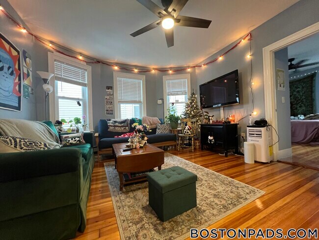 Foto del edificio - 24 Farrington Ave