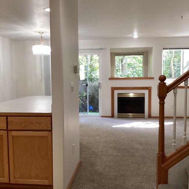 Foto del edificio - Bright & Spacious Everett Condo – 3 Bed, 2...