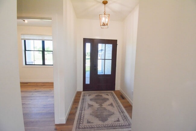 Building Photo - Luxury Country Side Living: 5 bed 3 bed St...