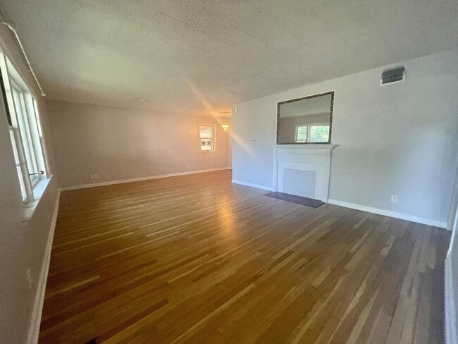 Foto del edificio - 1822 E 2nd St