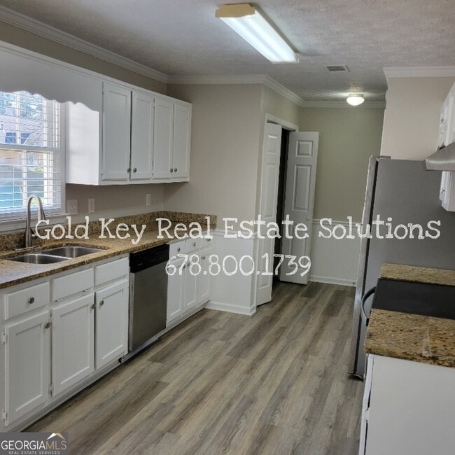 Foto del edificio - 915 Burning Bush Dr